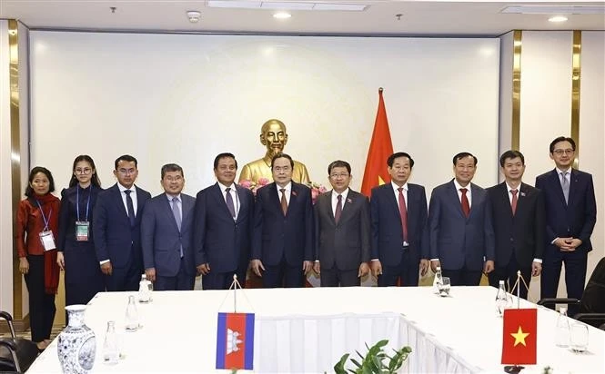 Le président de l'AN Tran Thanh Man reçoit le premier vice-président du Sénat cambodgien Ouch Borith. Photo: VNA