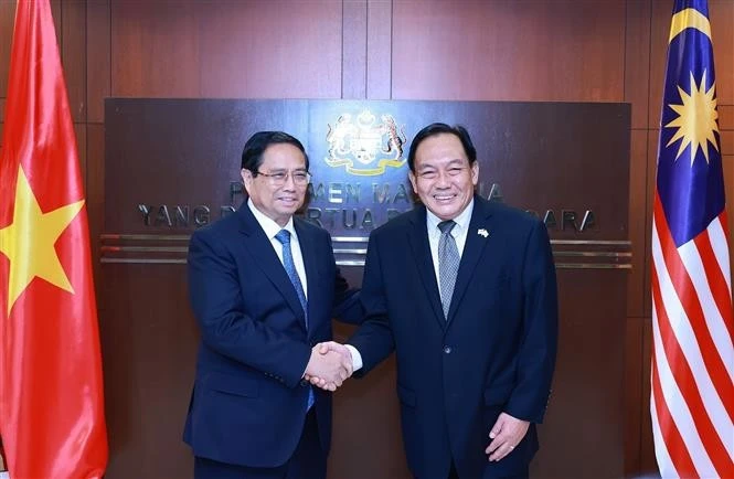 Entrevue entre le Premier ministre Pham Minh Chinh et le président du Sénat malaisien