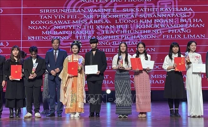 Cérémonie de remise des prix du concours de création vidéo. Photo: VNA