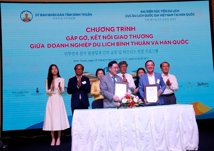 Signature d'un accord de coopération touristique entre Binh Thuân et la République de Corée. Photo: VNA