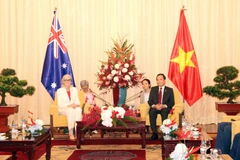 Le secrétaire du Comité du Parti de Hô Chi Minh-Ville, Trân Luu Quang (à droite), rencontre la gouverneure générale d’Australie, Sam Mostyn, le 12 septembre. Photo : VNA