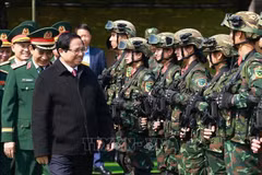 Le Premier ministre Pham Minh Chinh rend visite à la Brigade K3 du Département II du ministère de la Défense, à Hanoi, le 27 janvier. Photo : VNA