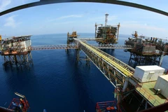 Parallèlement au renforcement de ses activités principales, Petrovietnam a étendu son rôle dans l’énergie offshore et s’est intégré pour la première fois à la chaîne d’approvisionnement énergétique mondiale. Photo : VNA