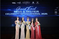 Trân Trân My Linh (au centre) est couronnée Miss Celebrity International 2025. Photo : organisateurs