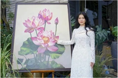 La peinture de la fleur de lotus fait partie d'un projet musical et caritatif d'un an initié par la chanteuse vietnamienne Phuc Anh. Photo : Phuc Anh