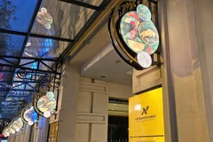 Devant le siège du Service des transactions boursières de Hanoi (HNX). 