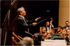 Noël en partage. Les concerts caritatifs seront dirigés par le chef d’orchestre japonais Honna Tetsuji. Photo : VNSO