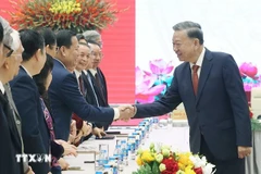 Le secrétaire général du Parti communiste du Vietnam, Tô Lâm rencontre les intellectuels et scientifiques, à Hanoi, le 30 décembre 2024. Photo : VNA