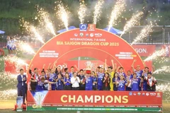 Les joueurs thaïlandais célèbrent leur victoire au Tournoi international de football à sept. Photo : VietFootball