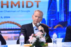 Eric Schmidt, ancien PDG de Google et ancien président de la Commission nationale américaine de sécurité sur l’intelligence artificielle (NSCAI), estime que le Vietnam est bien placé pour devenir un hub mondial de l’IA. Photo : NIC/VietnamPlus