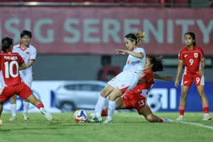 Les Vietnamiennes déroulent contre les Indonésiennes au stade Lach Tray de Hai Phong le 9 août. Photo : thethaovanhoa.vn