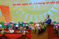 Pham Minh Chinh, membre du Bureau politique, secrétaire du Comité du Parti du gouvernement et Premier ministre, prononce le discours de clôture du premier Congrès du Comité du Parti du gouvernement pour le mandat 2025-2030. Photo : VNA