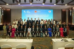 Les délégués participant à la conférence posent pour une photo de groupe. Photo: baoquocte.vn
