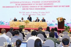 Conférence de presse sur la consultation citoyenne des projets de documents du 14e Congrès national du Parti, à Hanoi, le 15 octobre. Photo: VNA