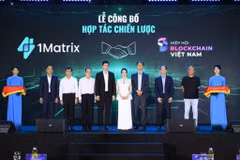 L’entreprise technologique vietnamienne 1Matrix lance la première plateforme blockchain de couche 1 entièrement développée, exploitée et détenue par des ingénieurs vietnamiens, à Hanoi, le 6 mai 2025. Photo: VNA