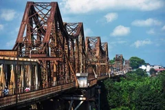 Le pont Long Biên vieux de 120 ans. Photo: VietnamPlus