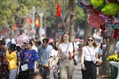 Le lac de l'Epée restituée est une destination attrayante pour les touristes une fois arrivée à Hanoi. Photo: VNA