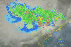 Les images radar prises à 6h le 26 juin montraient des nuages d'orage couvrant la majeure partie du Nord du Vietnam et de nombreux éclairs sur une vaste zone pendant l'orage. Source : NCHMF 