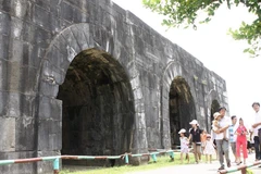 La citadelle de la dynastie des Hô est la plus grande et de la plus originale citadelle en pierre de toute l’Asie du Sud-Est, laquelle est, de surcroît, l’une des mieux conservées de toute l’Asie. Photo: VNA