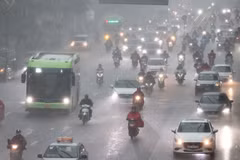 L'arrivée d'air froid provoque de fortes pluies dans le Nord, augmentant les risques de crues soudaines et de glissements de terrain. Photo: VietnamNet