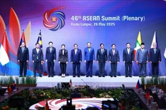 Le Premier ministre Pham Minh Chinh et les dirigeants des pays de l'ASEAN et du Timor-Leste assistent à la session plénière du 46e Sommet de l'ASEAN. Photo: VNA