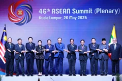 Les dirigeants des pays membres de l’ASEAN et du Timor-Leste lors de la séance plénière du 46e Sommet de l’ASEAN à Kuala Lumpur, en Malaisie, le 26 mai. Photo : VNA