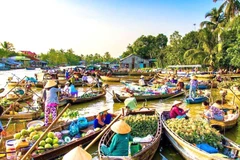 Les marchés flottants représentent une beauté culturelle unique de la région Sud-Ouest, évoquant une image vivante de la vie dans le delta du Mékong. Photo: autourasia.fr