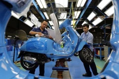 Dans l'usine de fabrication des scooters de la Sarl Piaggio, une entreprise à 100% capital d'investissement italien, basée à Vinh Phuc, dans la province de Phu Tho (Nord). Photo : VNA