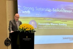 Le ministre du Commerce et du Développement des exportations ainsi que ministre responsable de l’Innovation du gouvernement de Saskatchewan, Warren Kaeding, prononçant son discours sur les potentiels de l’économie de Saskatchewan. Photo: CVN