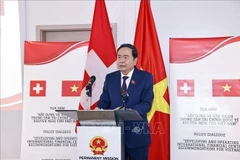 Le président de l’Assemblée nationale, Trân Thanh Mân, s’exprime lors d’un séminaire sur le développement et l’exploitation des centres financiers internationaux en Suisse, le 28 juillet 2025. Photo : VNA