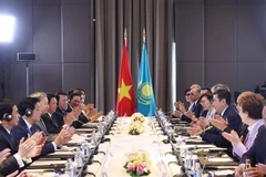 Entrevue entre le secrétaire général du Parti communiste du Vietnam, Tô Lâm et le président du Mazhilis, Yerlan Koshanov, à Astana, le 6 mai 2025. Photo: VNA