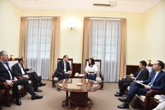 La vice-ministre des Affaires étrangères, Lê Thi Thu Hang (à droite), et Thomas Mitchell Little, président-directeur général de Jadestone Energy Plc, basée au Royaume-Uni. Photo : ministère des Affaires étrangères