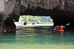 La grotte Sang dans la baie de Lan Ha. Photo: VNP