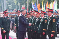 Le secrétaire général du Parti, Tô Lâm et des délégués lors de leur arrivée à la cérémonie, à Hanoi, le 6 septembre. Photo : VNA