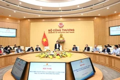 Le ministre de l’Industrie et du Commerce Nguyên Hông Diên (centre) lors de la conférence, à Hanoi, le 2 janvier. Photo : VNA