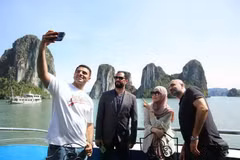 Touristes halal dans la baie de Ha Long. Photo: Portail de la province de Quang Ninh
