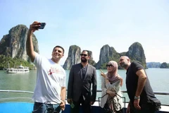 Touristes halal dans la baie de Ha Long. Photo: Portail de la province de Quang Ninh