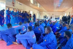 Des combattants africains se préparent pour le Tournoi international d’arts martiaux célébrant le 40e anniversaire du vovinam – Viêt Vo Dao au Sénégal. Photo baovanhoa.vn