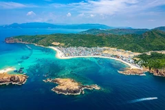 La station balnéaire de Quy Nhon possède une magnifique plage de sable blond de plusieurs kilomètres déserte en journée mais qui s’anime lorsque le soleil se couche. Photo: Internet