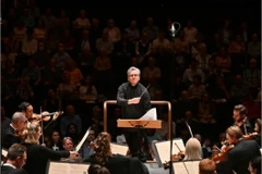 Sir Antonio Pappano dirigera l’Orchestre symphonique de Londres lors du concert Vietnam Airlines Classic – Hanoi 2025, les 10 et 11 octobre. Photo : Vietnam Airlines
