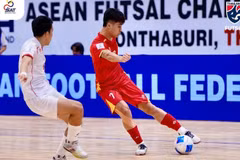 Nguyên Da Hai (numéro 7) a inscrit deux buts, contribuant à la victoire 4-0 du Vietnam face au Myanmar lors du match d'ouverture du Championnat d'Asie du Sud-Est de futsal, en Thaïlande, le 6 avril. Photo : FA