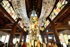 Une exposition de calligraphie vietnamienne au temple de la Littérature, à Hanoi. Photo: VNP