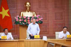 Le Premier ministre Lê Minh Hung s'exprime lors de la réunion avec le Comité populaire de la ville de Hanoi et des représentants des ministères et des agences sur le logement locatif à Hanoi. Photo: VNA