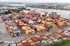 Conteneurs au port Long Binh (SOWATCO) à Hô Chi Minh-Ville. Photo : VNA
