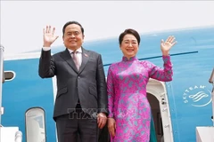 Le président de l’Assemblée nationale du Vietnam, Trân Thanh Mân et son épouse, à la tête d'une haute délégation vietnamienne quittent Dakar, concluant avec succès leur visite officielle au Sénégal. Photo : VNA