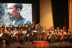 Concert commémorant le 107e anniversaire de l’indépendance de l’Azerbaïdjan, à l’Opéra de Hanoi, le 26 mai. Photo : NDEL