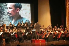 Concert commémorant le 107e anniversaire de l’indépendance de l’Azerbaïdjan, à l’Opéra de Hanoi, le 26 mai. Photo : NDEL
