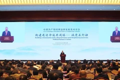 Liu Jianchao, ministre du Département international du Comité central du Parti communiste chinois (PCC), prend la parole lors du dialogue. Photo : VNA