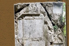 Inscription hán nôm sur la montagne Non Nước, dans la province de Ninh Bình (Nord). Photo : CTV