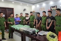  La police a arrêté deux suspects et saisi 60 pains d’héroïne et 37 kg de méthamphétamine. laodong.vn